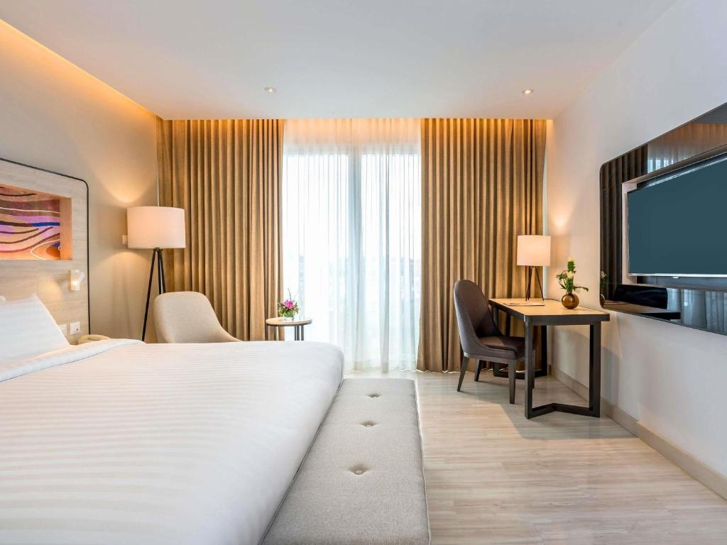 Novotel Phuket City Phokeethra - Deluxe King Room With Balcony