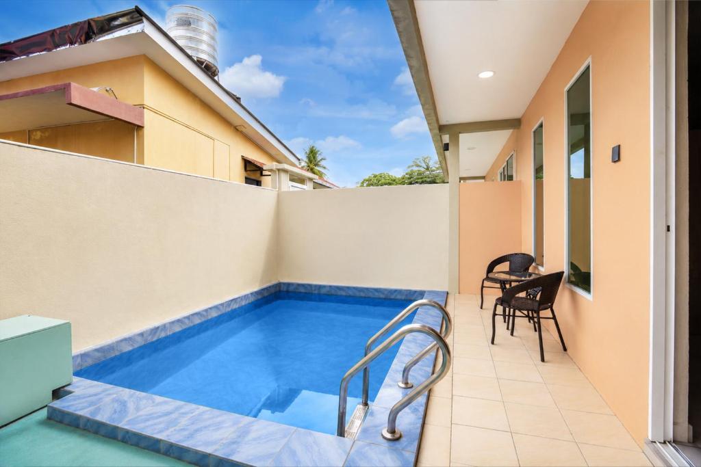 a swimming pool on the balcony of a house at Collection O Langkawi Near Pantai Cenang formerly Tokman Inn in Pantai Cenang