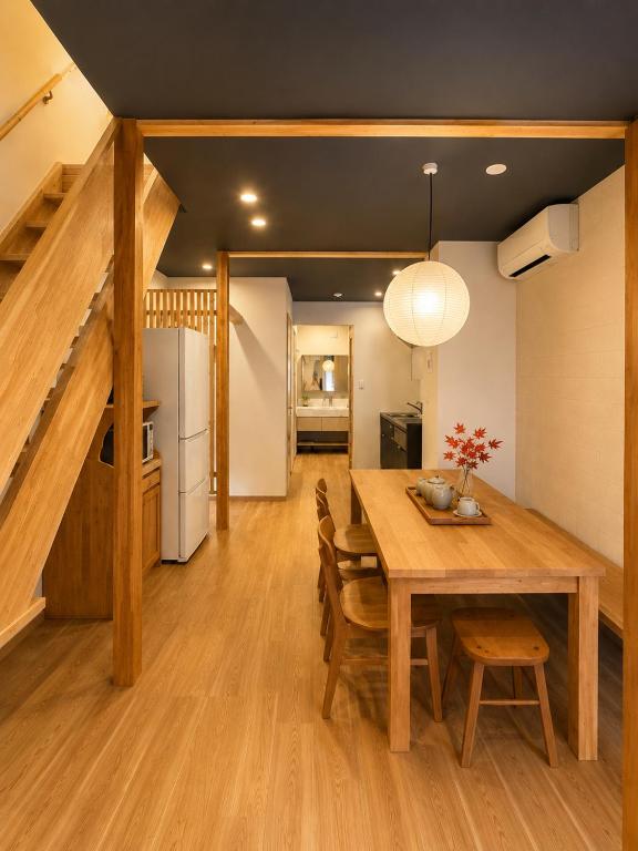 3-Min Walk to Tengachaya Entire Japanese Townhouse Direct to Namba & KIX Sleeps 8