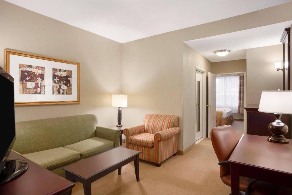 Country Inn & Suites by Radisson, Ithaca, NY photo