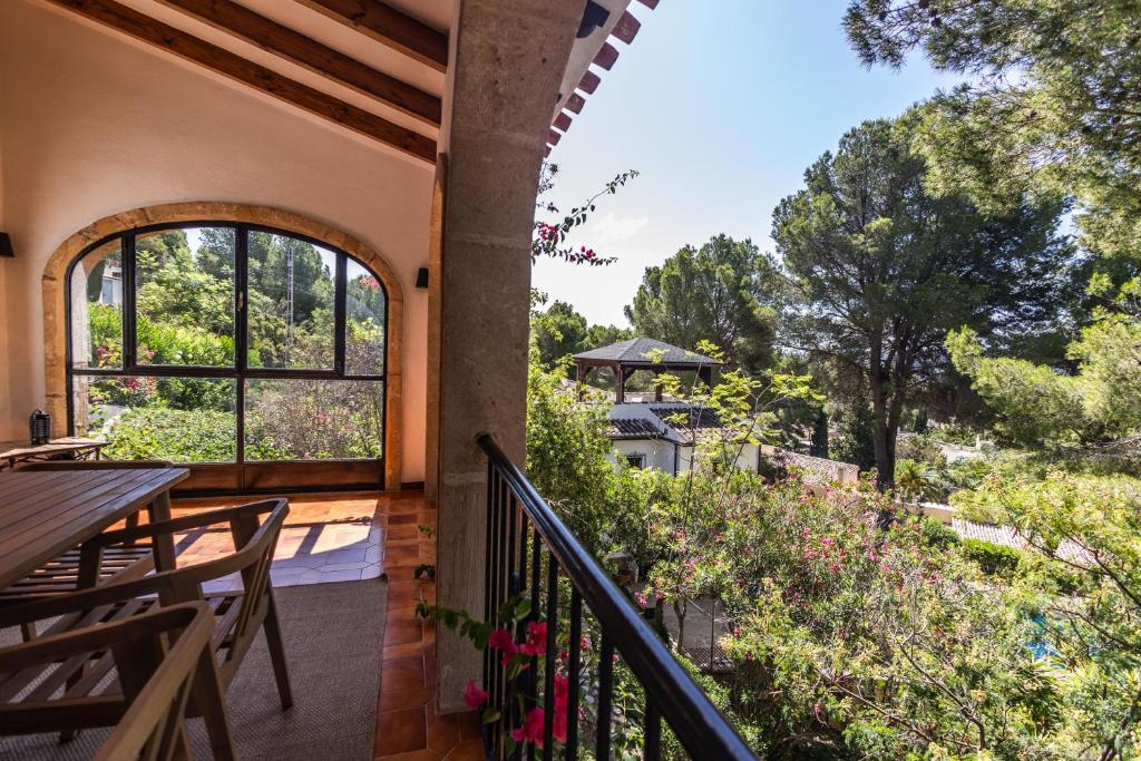 an outdoor balcony with a table and chairs and a view at Javea Vedat by Concept Flats in Jávea