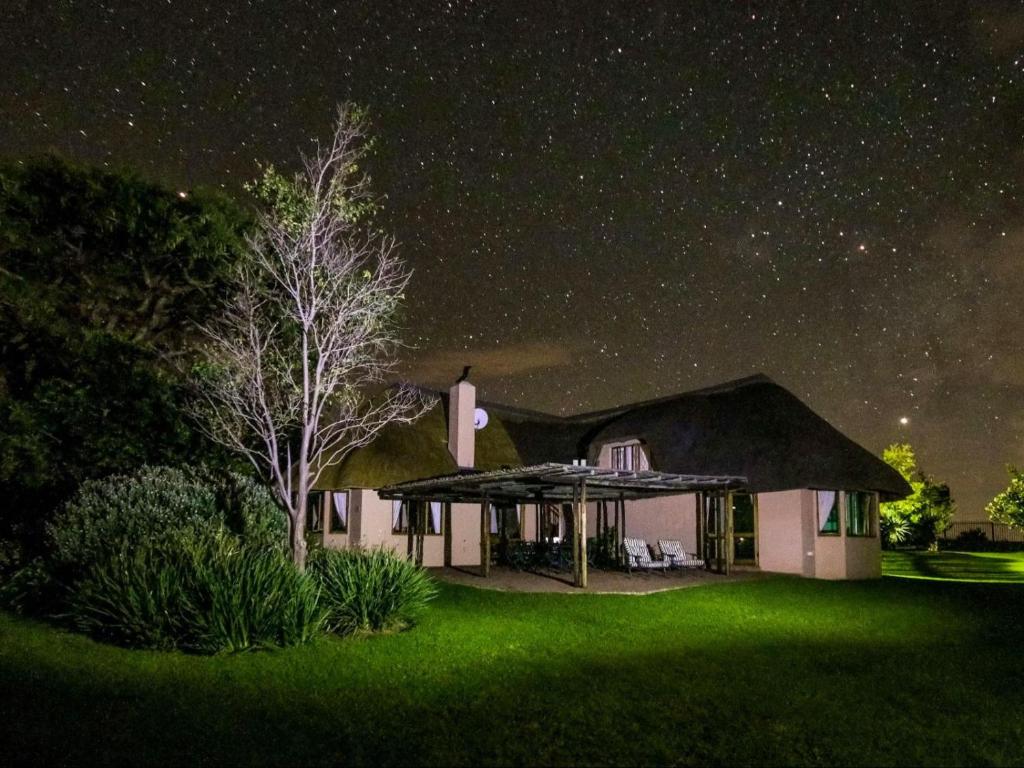 a house at night with a starry sky at Montusi Self-Catering Cottages in Bergville