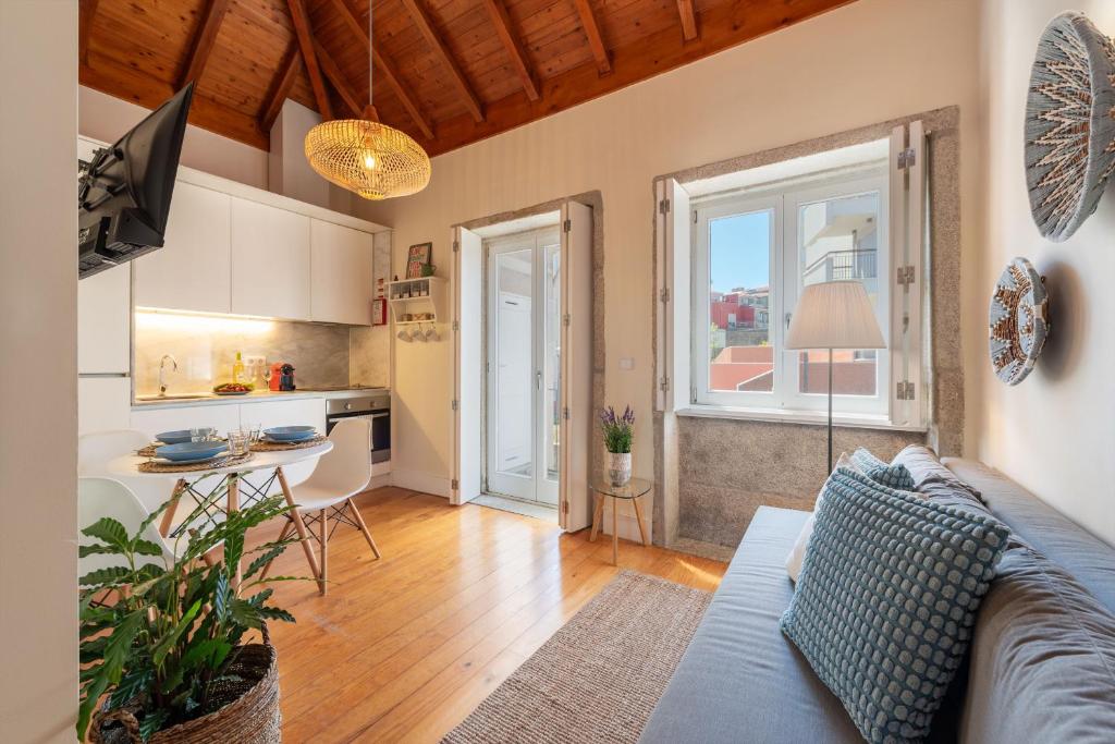 BmyGuest - Almada Loft Apartment