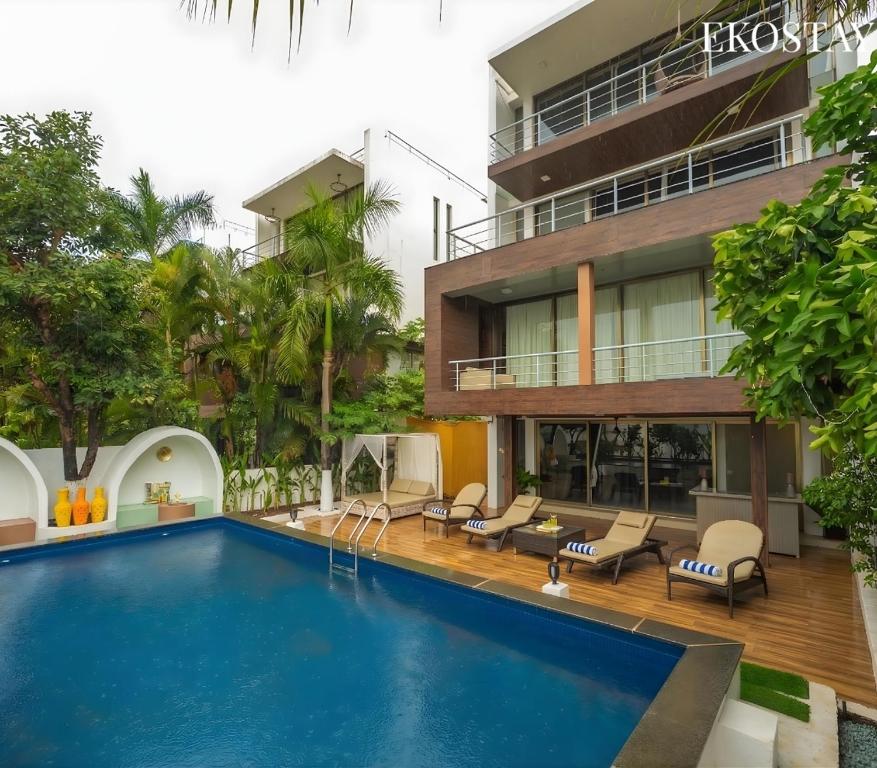 a swimming pool in front of a building at EKOSTAY - Casa Beleza in Verem