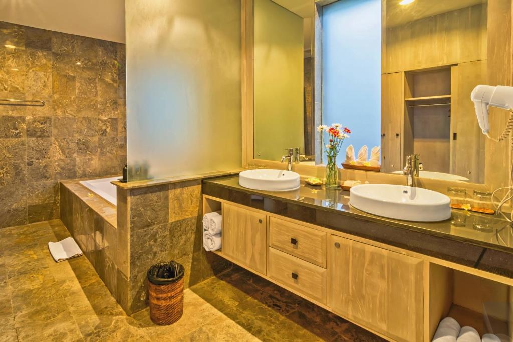 A bathroom at Labak River Hotel by EPS