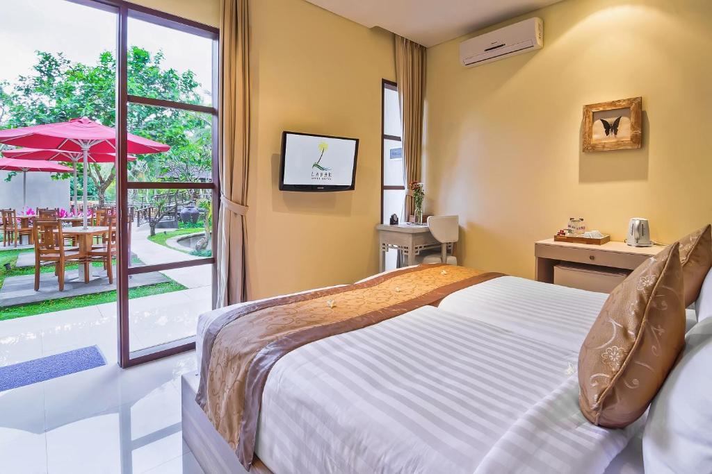 A bed or beds in a room at Labak River Hotel by EPS