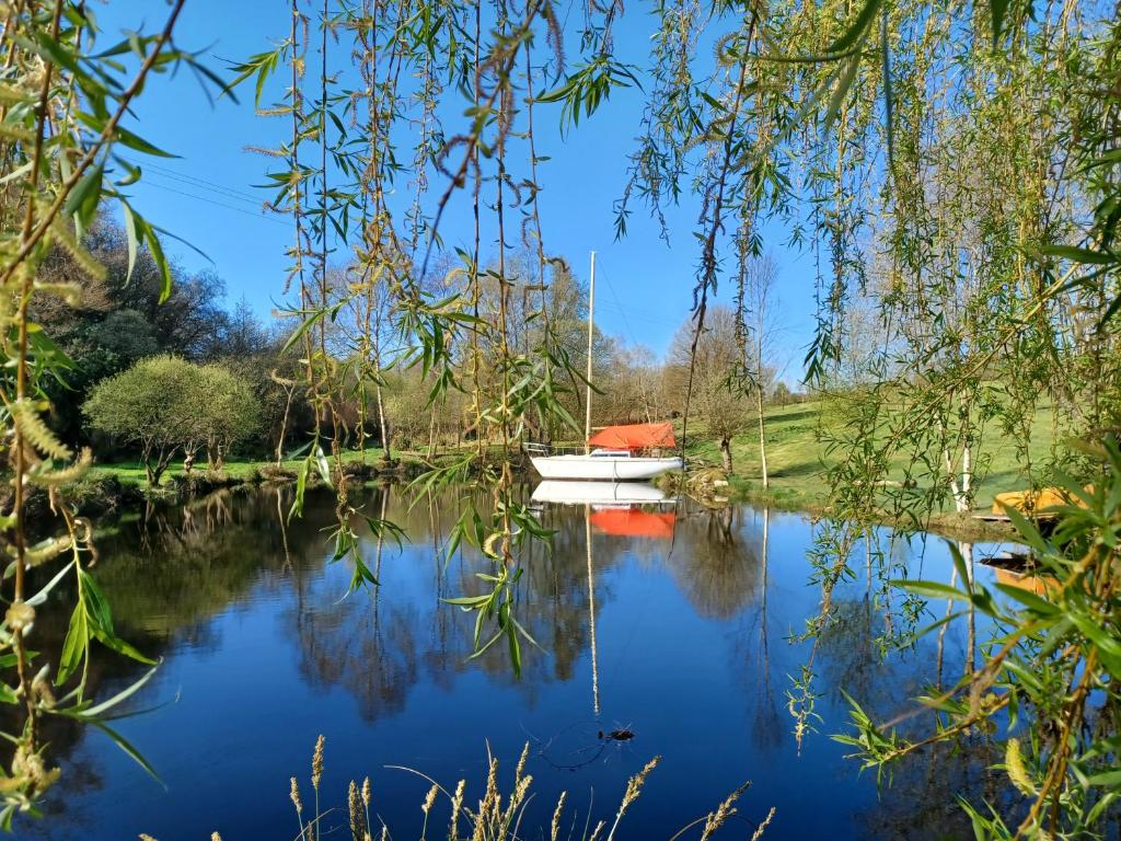 a boat on the water in a river at Bateau Gîte in Berné