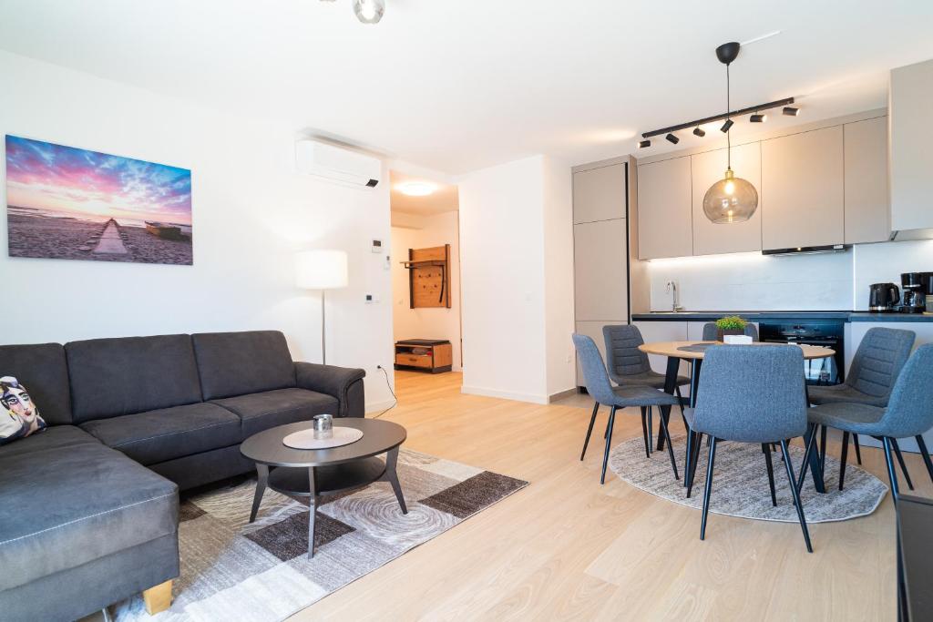 Apartment Cosmopolitan by Belmont Realty