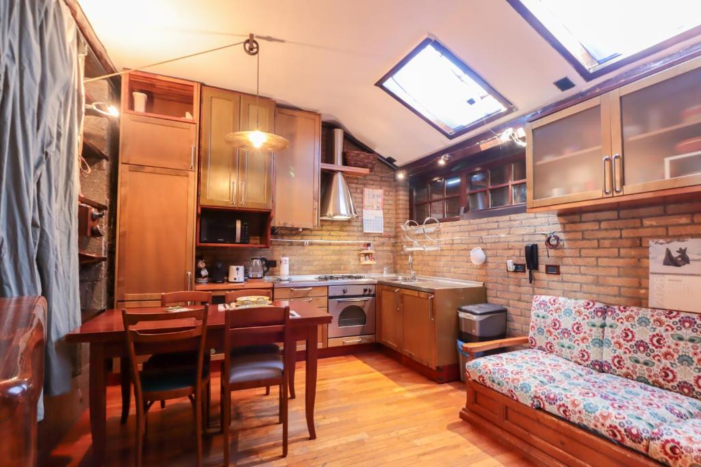 a kitchen with a table and a couch in a room at Zavaglia House in Lainate