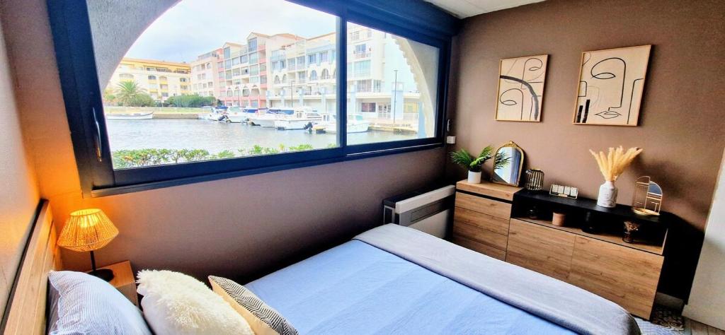 Le Port Cros 10, Superbe Studio en Bord de Mer, Jolie Vue, Parking privé, Climatisation