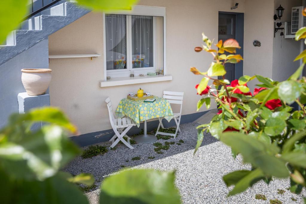 a table and chairs in the courtyard of a house at Le Cyclamens - MC et JC in Onet le Château