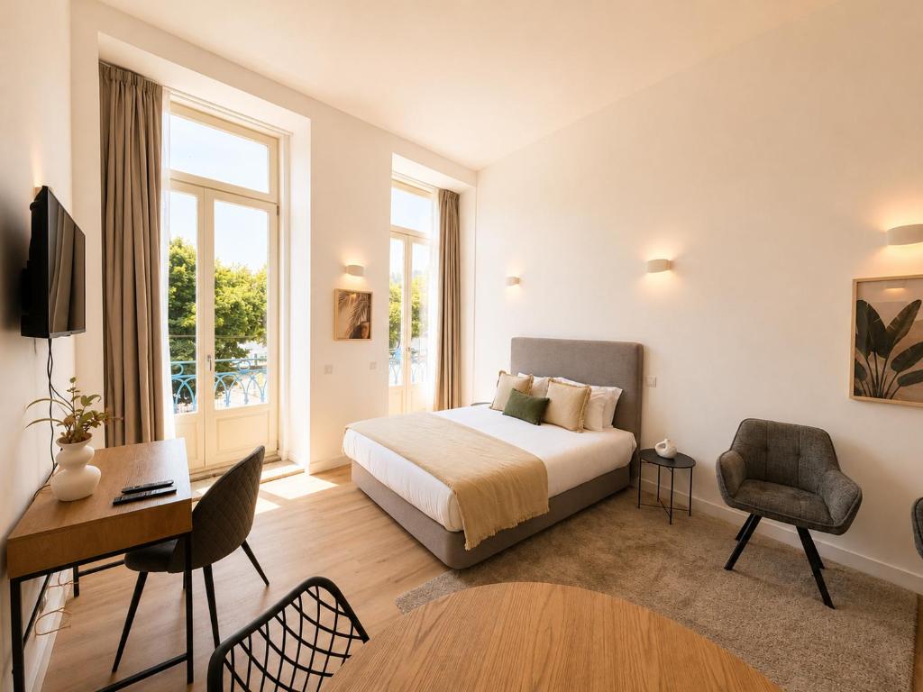 a bedroom with a bed and a desk and a chair at Ribeira Porto by MyStay - Self Check-in Hotel in Porto