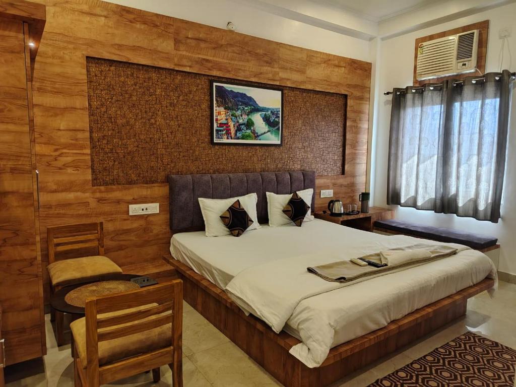 a bedroom with a bed with a wooden wall at Khushi Paying Guest House in Varanasi