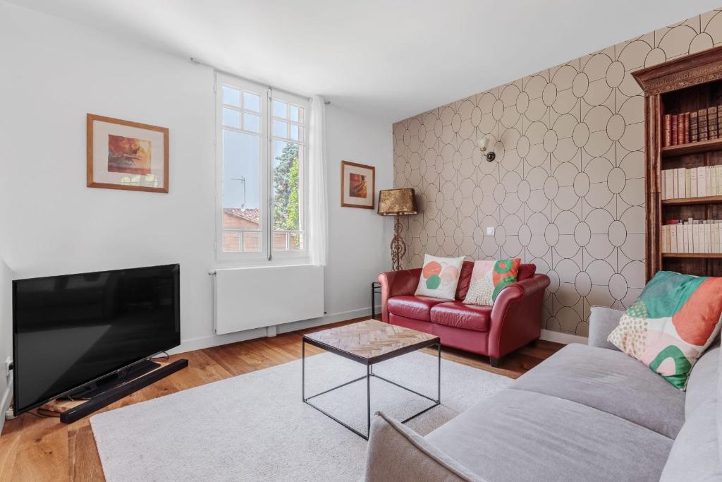 House with terrace and barbecue in Toulouse