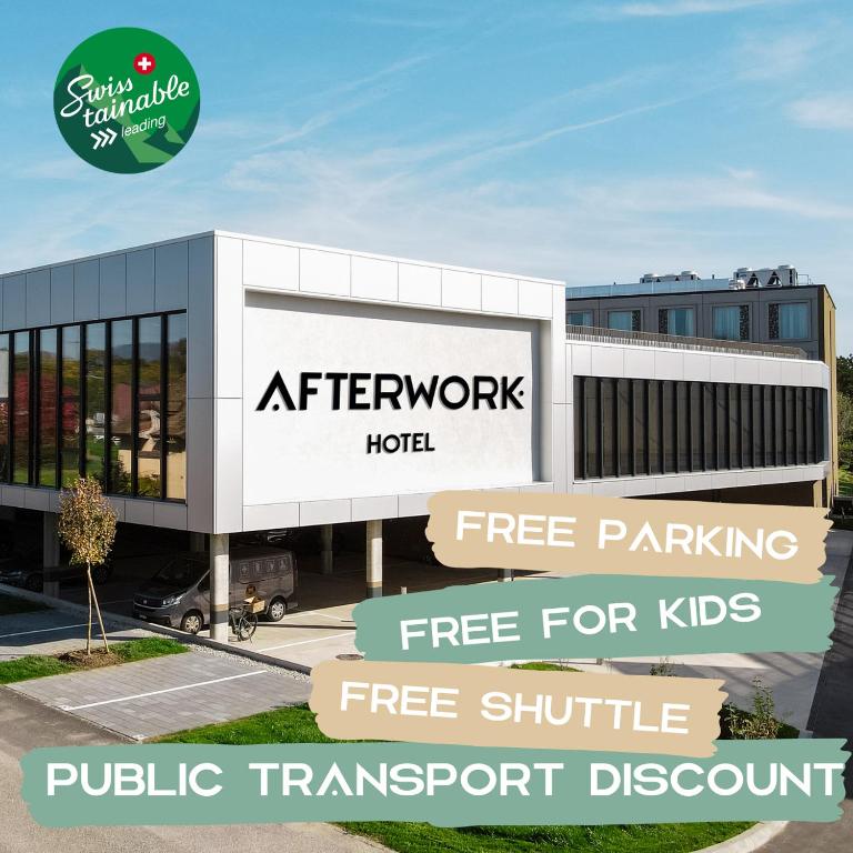 Afterwork Hotel في Etoy: مبنى كُتب عليه "مستشفى للألعاب النارية" و"خصم على خدمات نقل رجال الإطفاء".