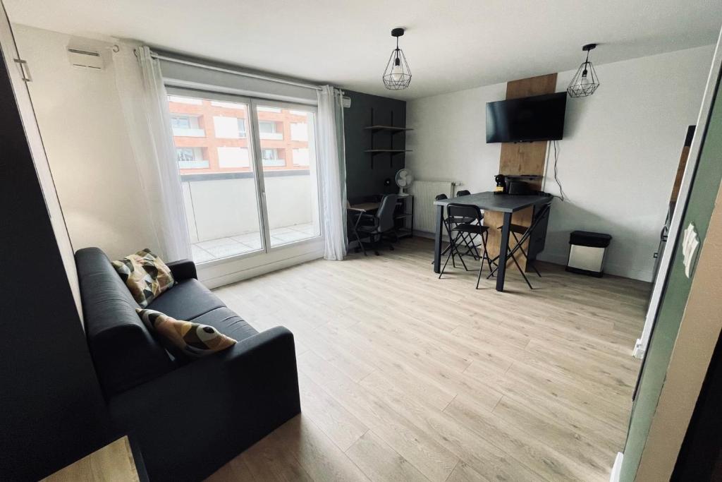 Studio with balcony and Wifi in Toulouse