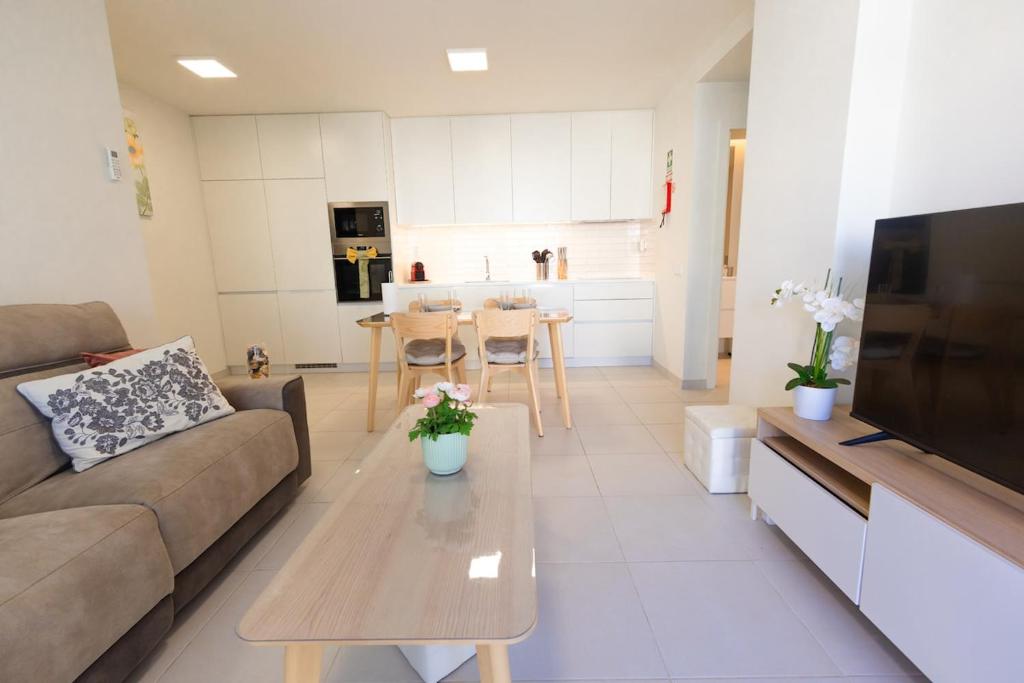 Modern Apt 2BR with balcony and pool HE