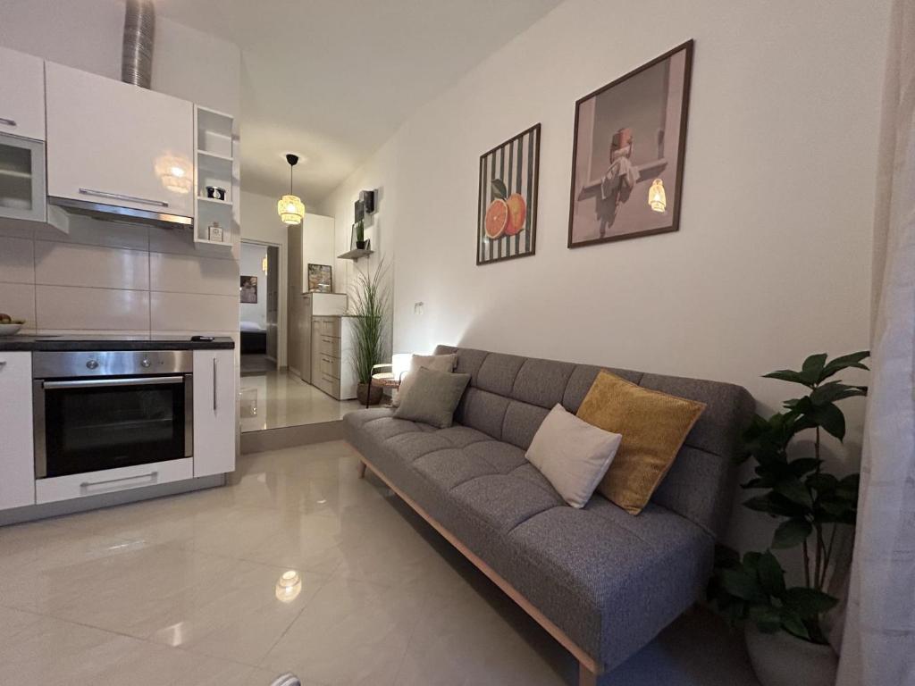 Old town nest apartment steps from Kalelarga