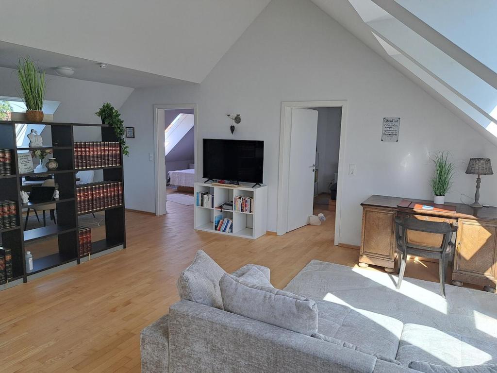a living room with a couch and a tv at Zum Nussbaum Wohnung Walnuss 86 qm 2 Schlafzimmer alles neu renoviert in Gerstetten
