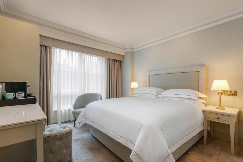 Brooks Hotel - 