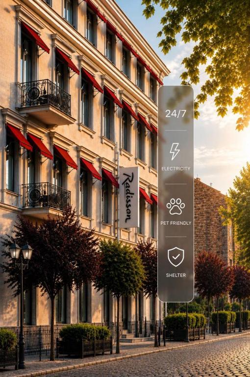 ein Gebäude mit einem Schild vor einer Straße in der Unterkunft Radisson Hotel City Centre Odesa in Odessa