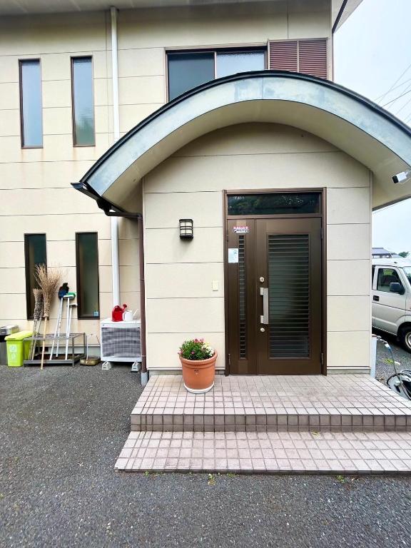 a building with a large door in front of it at 田園の宿 in Takehanachō