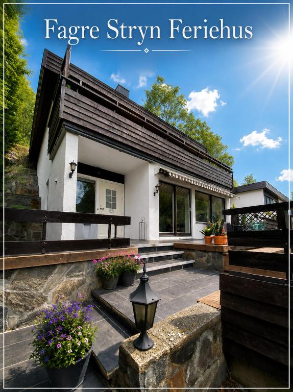 a house with a sign that reads large sylv earthquake at Fagre Stryn Feriehus in Stryn
