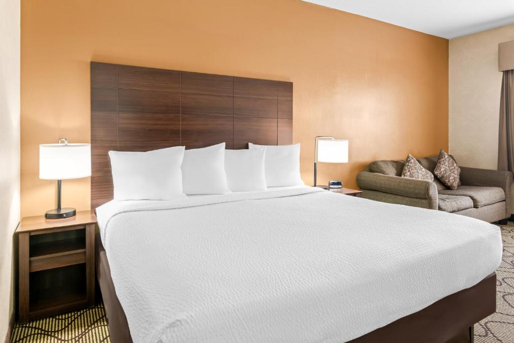 Days Inn by Wyndham Columbia Mall - King Room- Non-Smoking