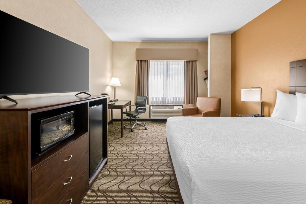 Days Inn by Wyndham Columbia Mall - Queen Room, Disability Access, Non-Smoking