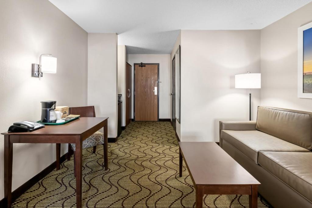 Days Inn by Wyndham Columbia Mall - King Studio Suite, Non-Smoking