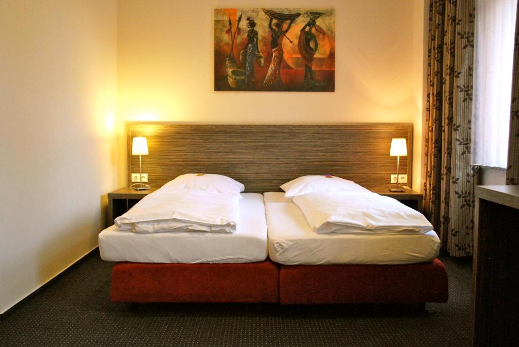 Postel nebo postele na pokoji v ubytování Hotel Dietrichsdorfer Hof