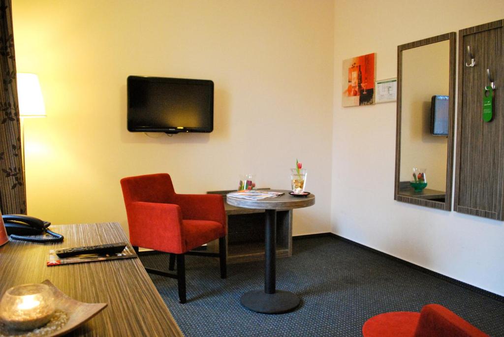 TV a/nebo společenská místnost v ubytování Hotel Dietrichsdorfer Hof