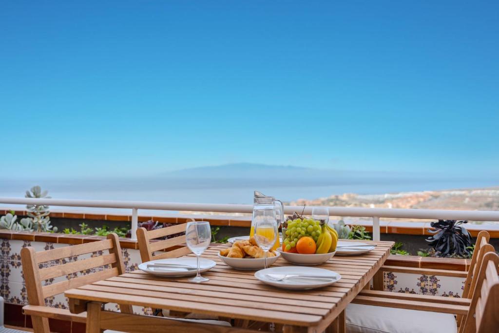 Luxurious 2-Bedroom Apartment with Ocean View in Costa Adeje