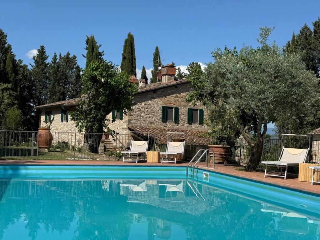 a large swimming pool in front of a house at Villa Fioriamo in Greve in Chianti