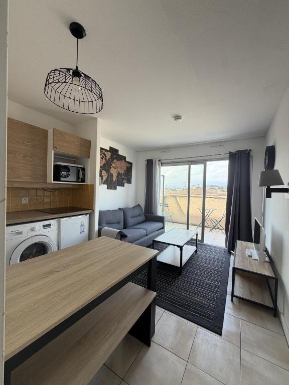 Charmant Studio avec Terrasse, Proche Plages et Gare Cannes, Clim