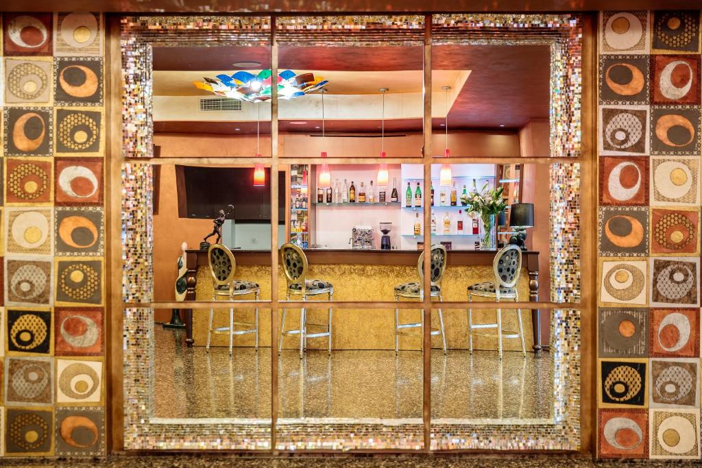 Lounge nebo bar v ubytování Base Hotel