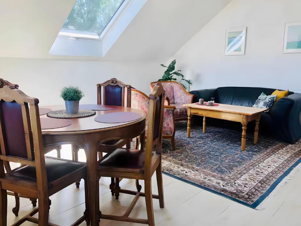 a living room with a table and a couch at Ferien- Monteurwohnung in Zülpich in Zülpich