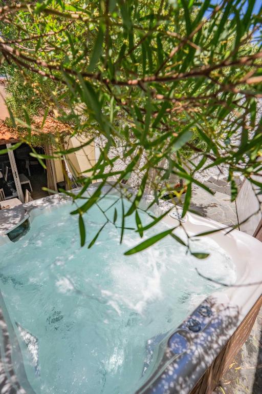 Magical Loft, Private Jacuzzi & Paradise Beach