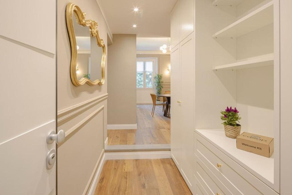 Elegant and bright apartment Laura II