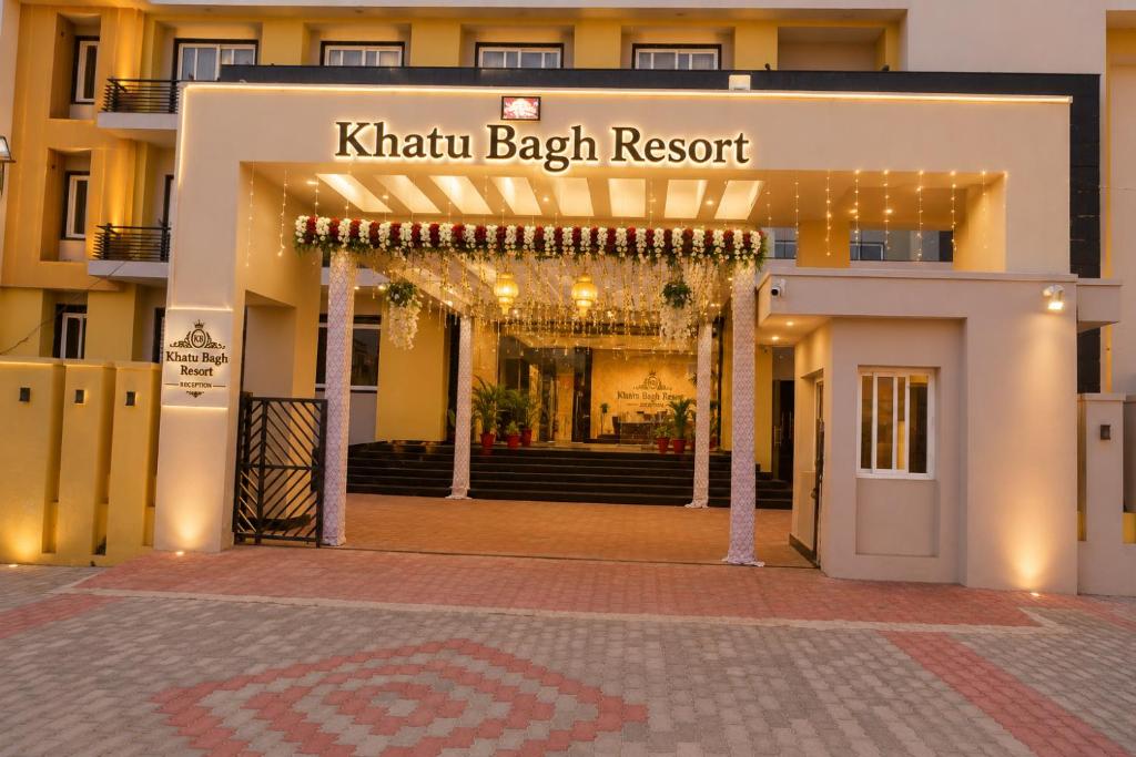 akritkrit beach resort is a boutique hotel with a front entrance at Khatu Bagh Resort in Sīkar
