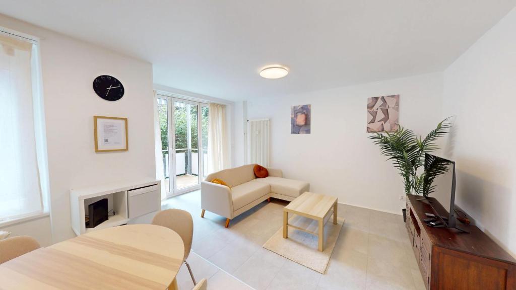 Central 2BR Apartment Zurich District 6 - Near City Centre