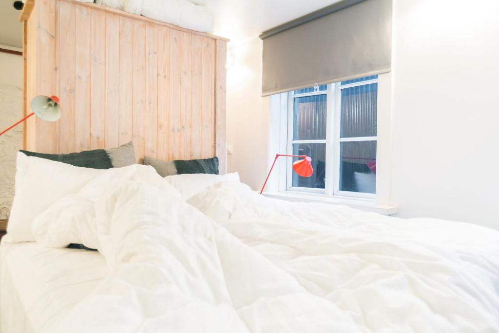 Postel nebo postele na pokoji v ubytování Reykjavík Treasure B&B