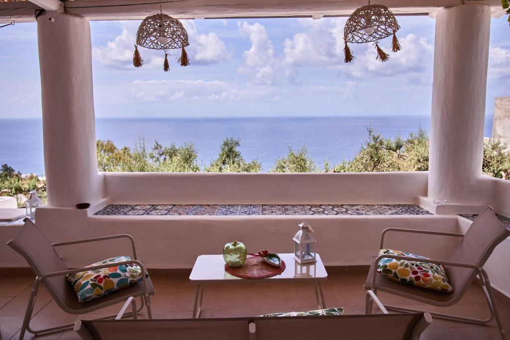 a room with a view of the ocean at Casa Alloro - Rinella in Leni