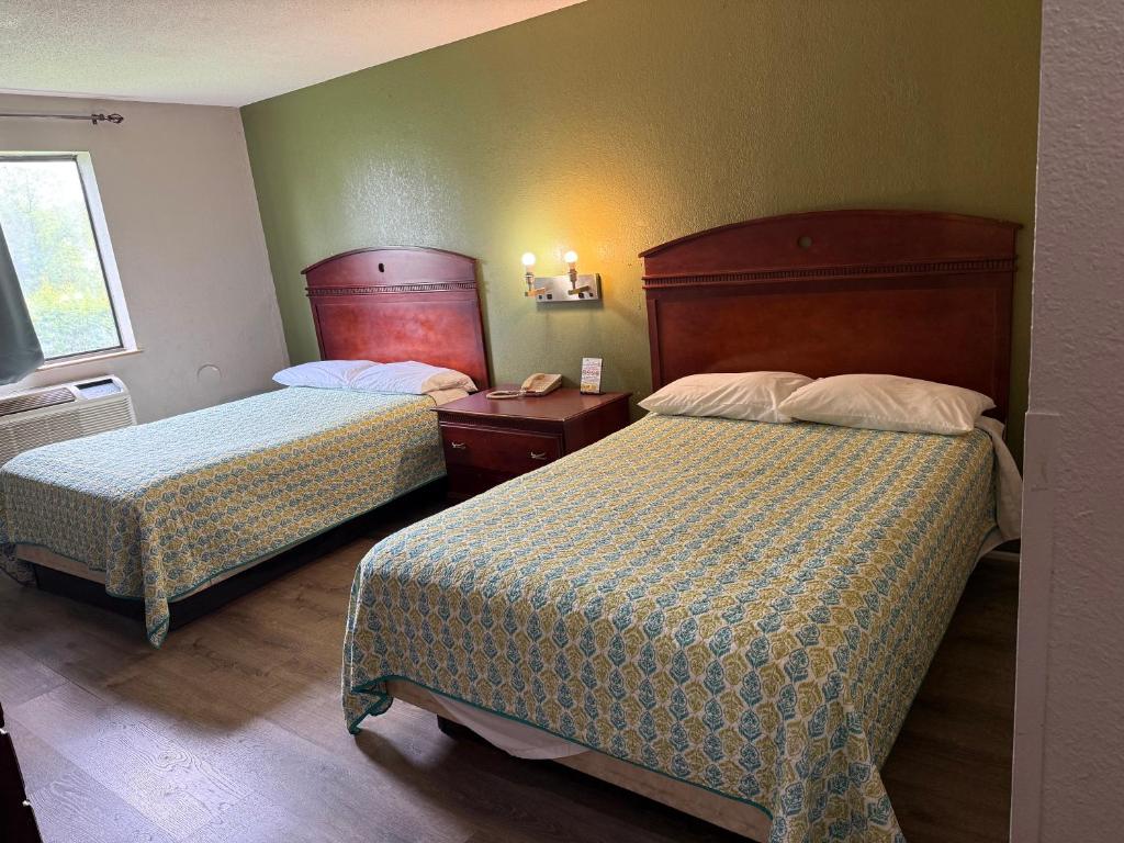 Coldwater Inn & Suites near I 69 - Full Bed Non-Smoking