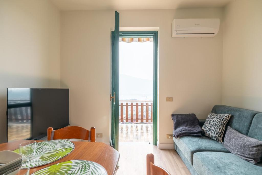 a living room with a couch and a table at Casa Dreamo in Sarnico