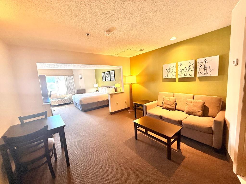 Sleep Inn & Suites Niantic North - Suite King