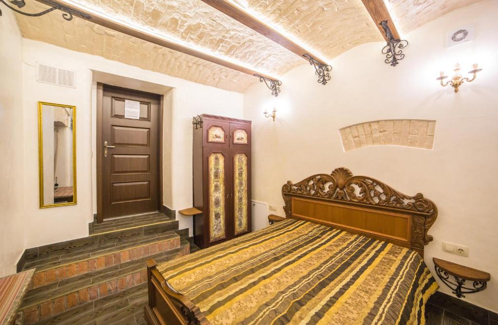 Кровать или кровати в номере Apartments on Valova 16- 2 minutes to Market Square
