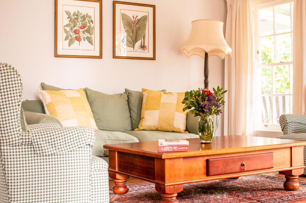 a living room with a couch and a coffee table at Cruise Cottage in Stanford
