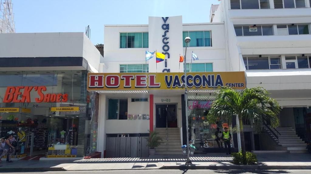 a hotel vazaolisolis sign in front of a building at HOTEL VASCONIa in Cúcuta