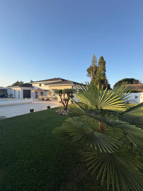 Maison Moderne avec piscine à 20 mn de bordeaux centre